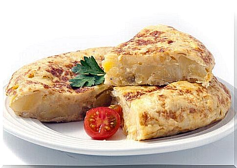 Egg recipes for kids include omelettes with potatoes and other ingredients.