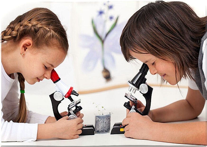microscope-children-science
