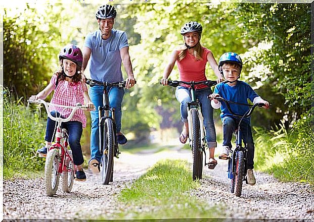 4 ways to burn calories while playing with your kids
