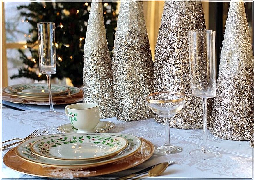 how-to-decorate-the-christmas-table