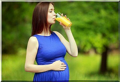 The tips for pregnant women in summer pursue the end of healthy eating and proper relaxation.