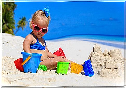 7 tips for taking your baby to the beach for the first time