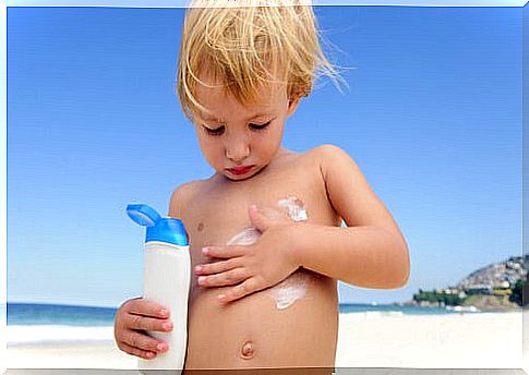 When you take your baby to the beach for the first time you should protect him with sunscreen