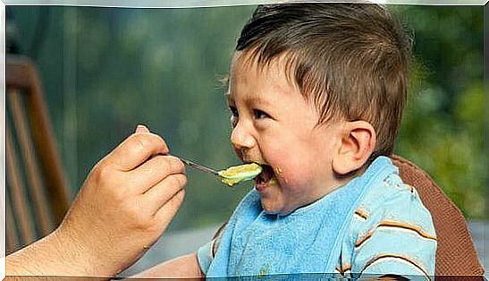 Baby's first meals: how to incorporate solids into his diet?