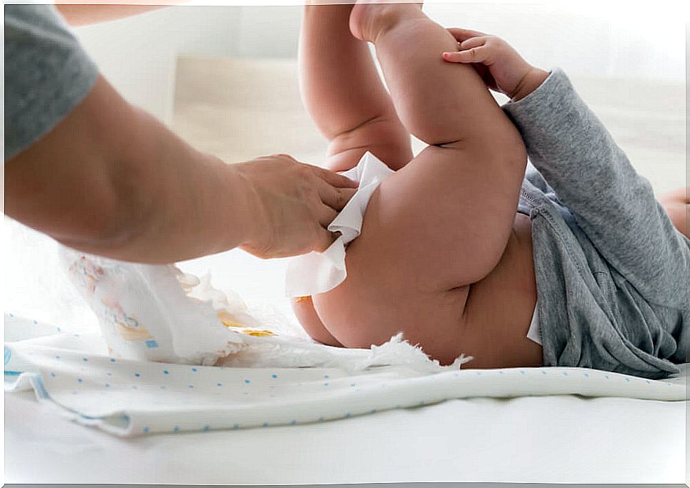 Checking the diaper: what the baby's stool says