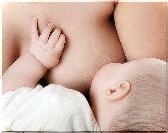 breastfeeding baby to relieve mother's engorgement