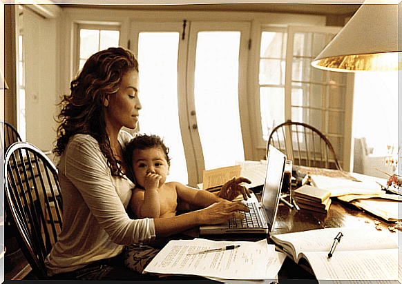 How to work from home and take care of your child at the same time