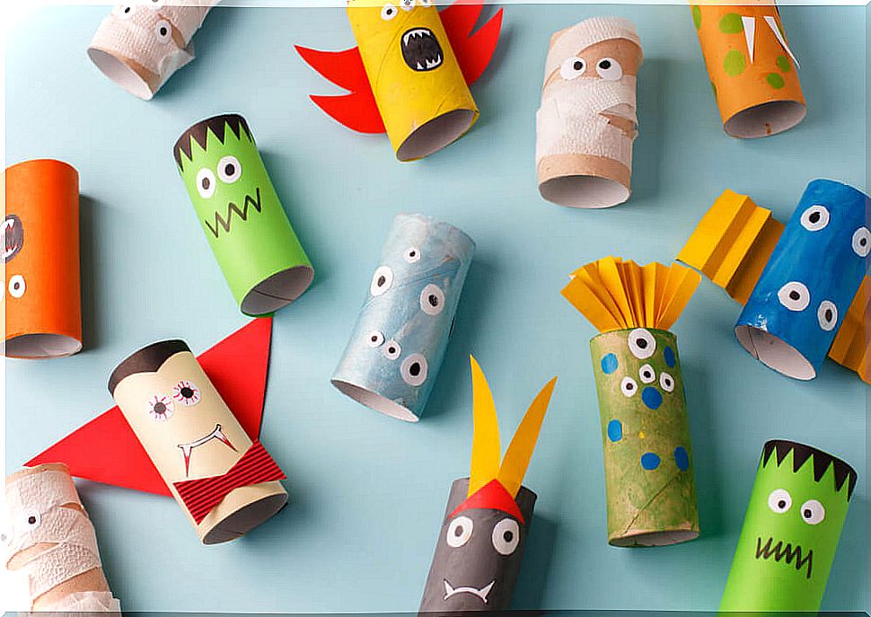 Crafts for Halloween with toilet paper rolls.