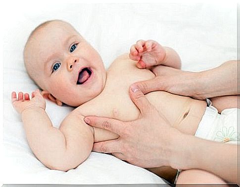 One of the ways to relieve colic in the baby is massage.