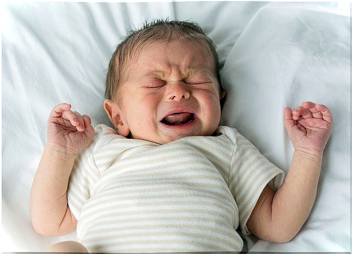 Kidney pylectasis in babies causes discomfort and therefore crying in babies.